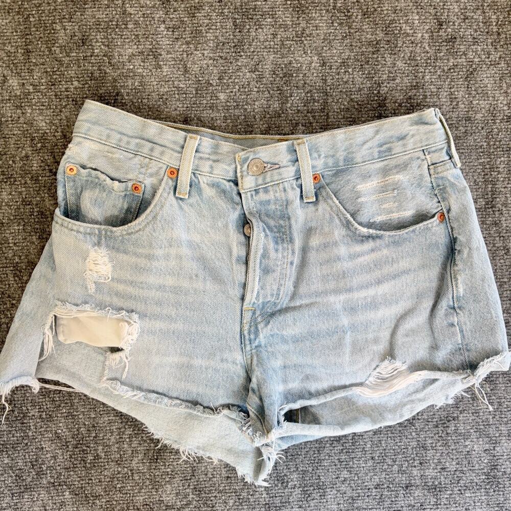 Levi’s 501 Cutoff Shorts Light Wash Distressed Denim Button Fly W27 Raw Hem